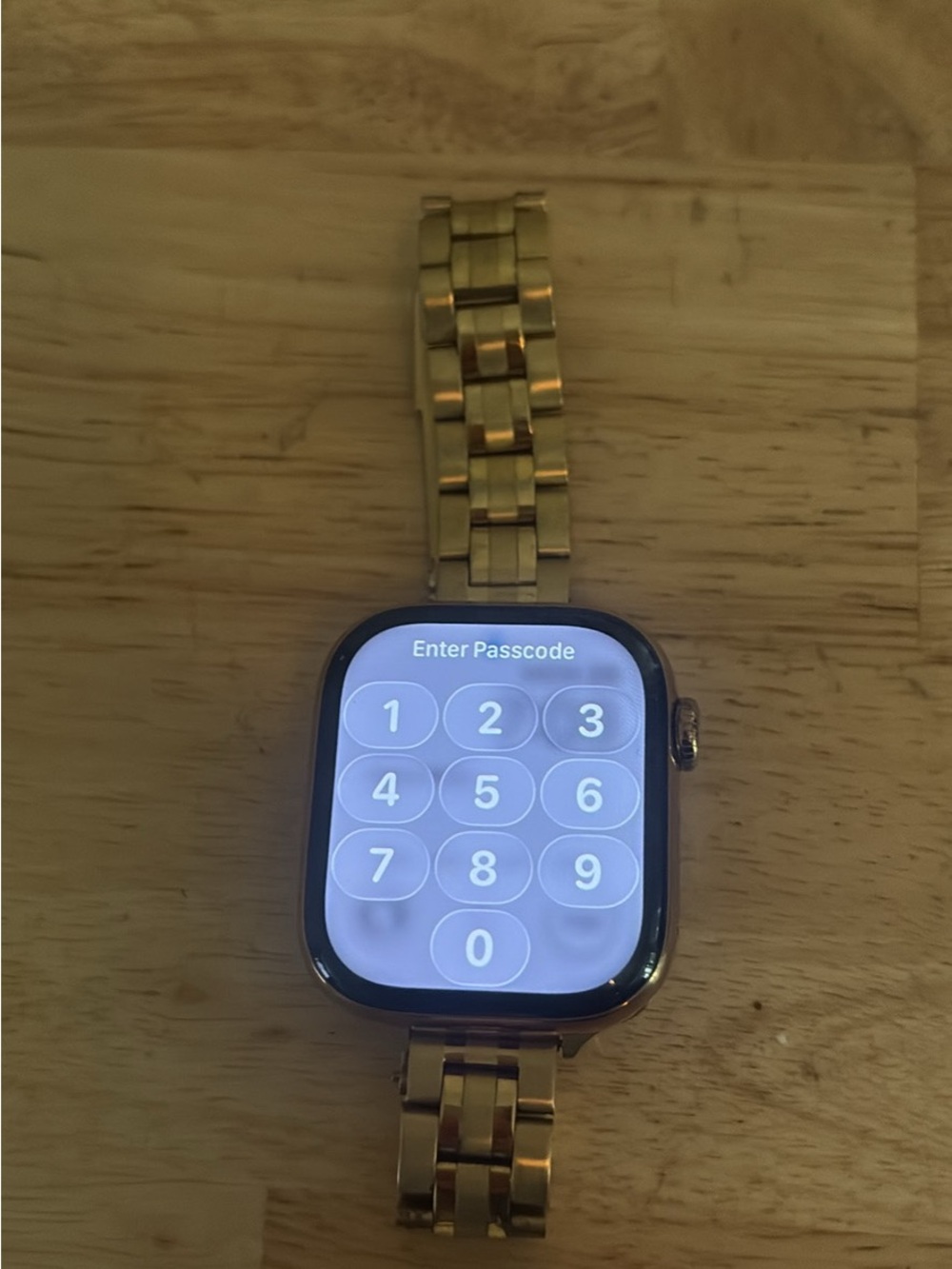 Apple Watch Series 10 gold titanium 46 mm - Picture 7 of 10